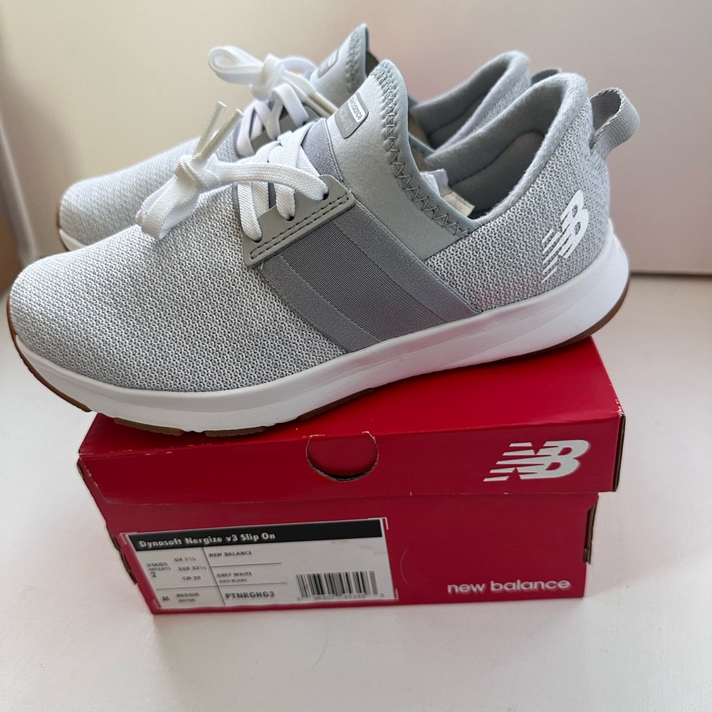 New Balance Dynasoft Nergize v 3 Slip on Girls Size 2